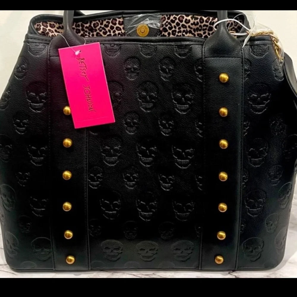 Betsey Johnson Studded Skull Tote bag w/ Charm and wristlet - Picture 12 of 14